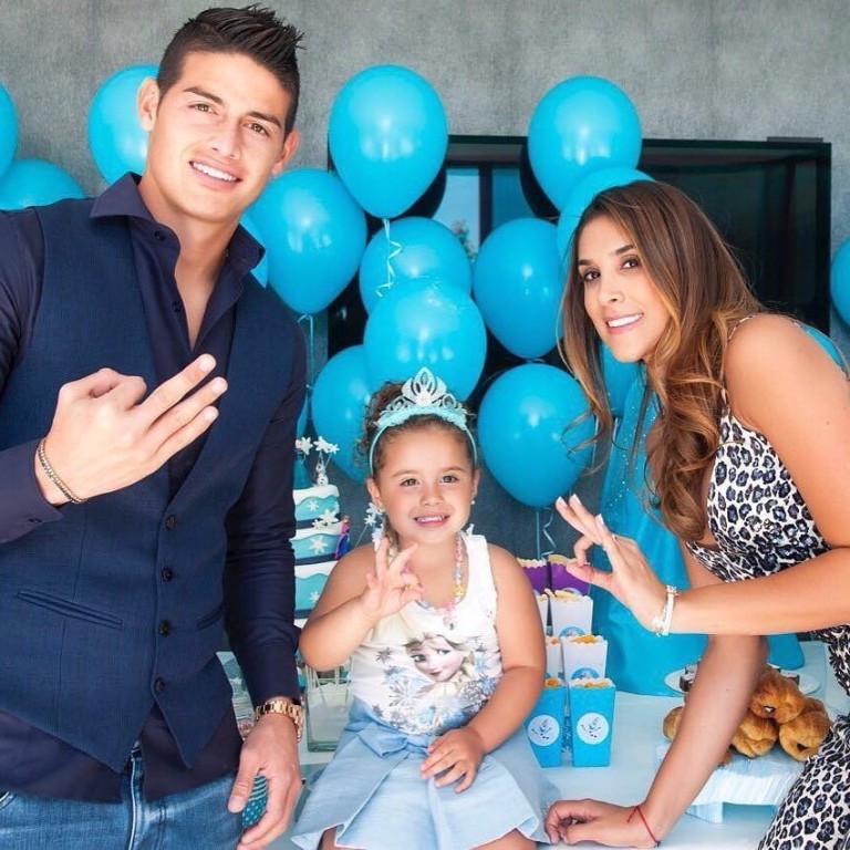 James Rodríguez com a mulher, Daniela Ospina, e a filha, Salomé