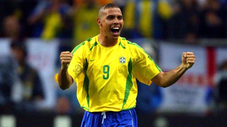 Ronaldo comemora gol contra a Turquia, pela semifinal da Copa de 2002