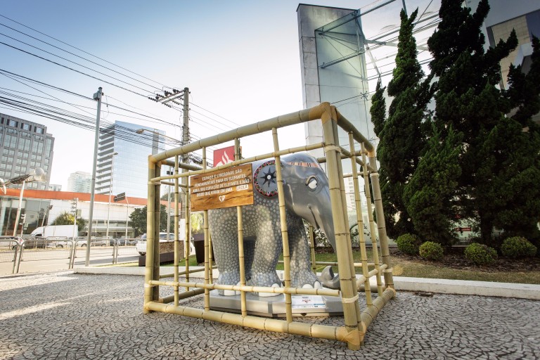 O elefante Branda, do artista Gian Luca Ewbank, faz parte da Elephant Parade e está na esquina das avenidas Faria Lima e Juscelino Kubitschek *** ****