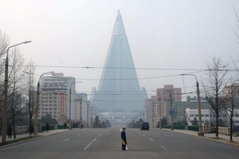 Famoso pela cúpula pontiaguda e forma piramidal, Ryugyong consumiu 2% do PIB do país