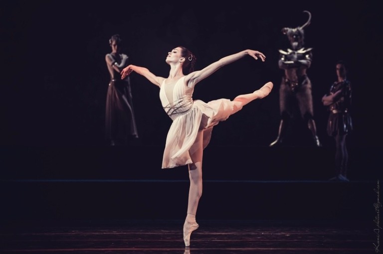 O balé ucraniano Kiev Ballet comemora 150 anos com homenagem a Tchaikovsky ***  ****