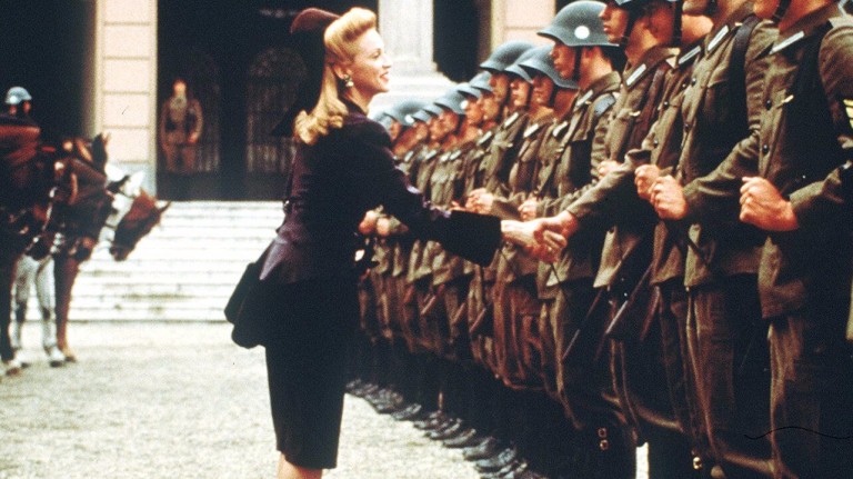 A cantora Madonna em cena do filme "Evita", em 1997