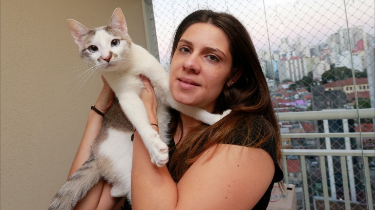 Priscila Kerye, que perdeu um dos seus gatos de estimação, tem outros 3 gatos