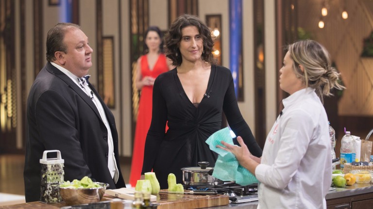 Paola Carosella com Erick Jacquin e Deborah Werneck, a segunda colocada da quarta temporada do 'Master Chef'