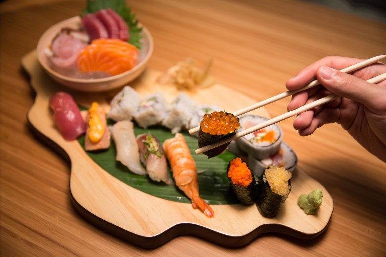 Combinado de sushis e sashimis servidos no Tatá Sushi & Noodle Bar *** ****