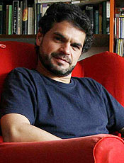O escritor Rodrigo Lacerda concorre com "O Fazedor de Velhos"