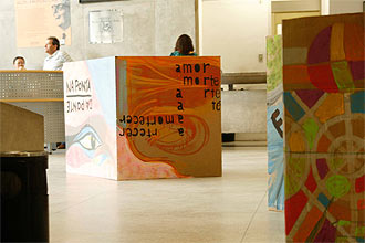 A exposio "Grafitemas" conta com 11 peas, compostas por 15 artistas; os trabalhos partiram das oficinas de grafite e poesia visual 