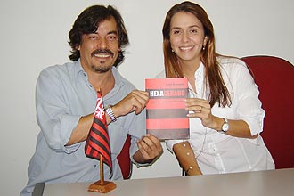 Publicitrio e torcedor fantico Arthur Muhlenberg divulga o livro junto com a atual presidenta do Flamengo, Patrcia Amorim