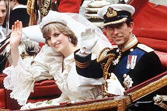 Diana usou vestido de "conto de fadas" em seu casamento com o prncipe Charles; livro conta detalhes sobre o modelo da princesa