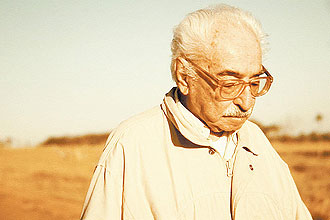 Poeta mato-grossense Manoel de Barros, 94, em cena do documentrio "S Dez por Cento  Mentira", do diretor Pedro Cezar