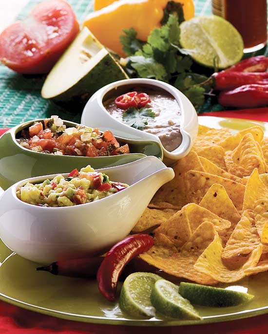 Conhea 3 tipos diferentes de molhos mexicanos e saboreie com nachos