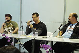 Alexandre Ottoni (esq.), Eduardo Spohr (centro) e Deive pazos (dir.) comentam o sucesso de pblico de "A Batalha do Apocalipse"