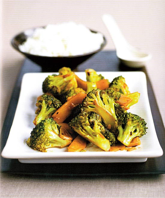 Frigideira chinesa pode ser utilizada na preparao de pratos como legumes ao molho de saqu