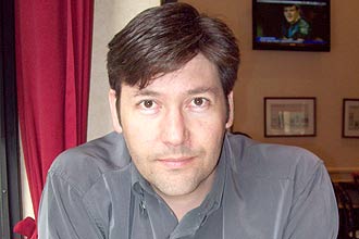 Paulo Ramos, pesquisador de quadrinhos, usa o termo "tira livre" para nomear quadrinhos que se diferenciam do estilo tradicional