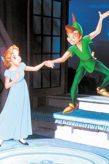 Na histria infantil, Peter Pan no sabia o que era um beijo e recebe um dedal de Wendy