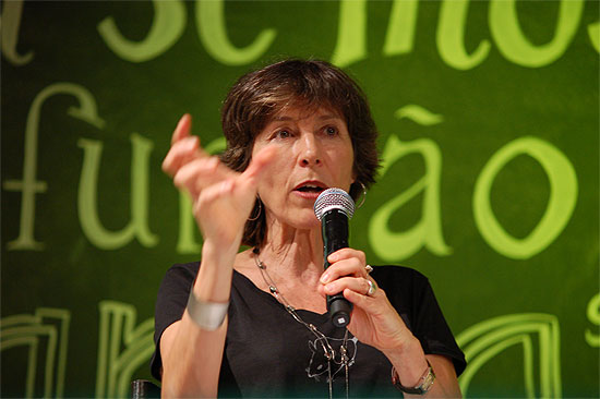 Maria Rita Kehl na Flip, em 2009; seu livro &quot;O Tempo e o Co&quot; foi escolhido como melhor do ano pelo prmio Jabuti