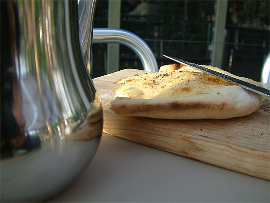 Misturando as culinárias árabe e italiana, lanchonete cria a pizza no pão  sírio, Prato do Dia