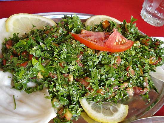 Famoso prato árabe, o tabule possui dezenas de variações