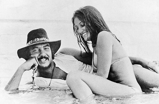 Posando com Narinha para a revista "Amiga": "Foi minha primeira aparição com ela na imprensa depois que nós casamos" 