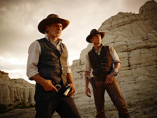 Harrison Ford e Daniel Craig em cena de "Cowboys & Aliens", que também tem Olivia Wilde no elenco