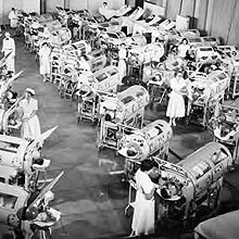 Hospital Rancho Los Amigos Respiratory Center, o maior centro de tratamento respiratório para casos de pólio do mundo na década de 1950, próximo a Los Angeles: pulmões de aço resultaram na criação das UTIs