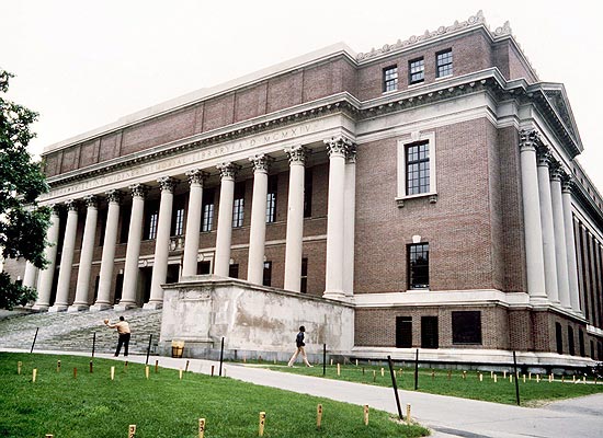 Fachada do edifcio da Universidade de Harvard, em Massachusetts (EUA)