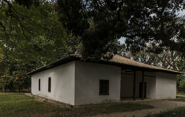 Casa do Bandeirante, localizada ao lado do rio Pinheiros