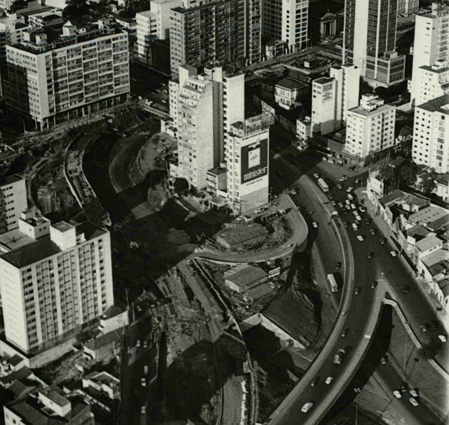 Avenida Rebouas em 1971, quando casares passaram a ser ocupados pelo comrcio