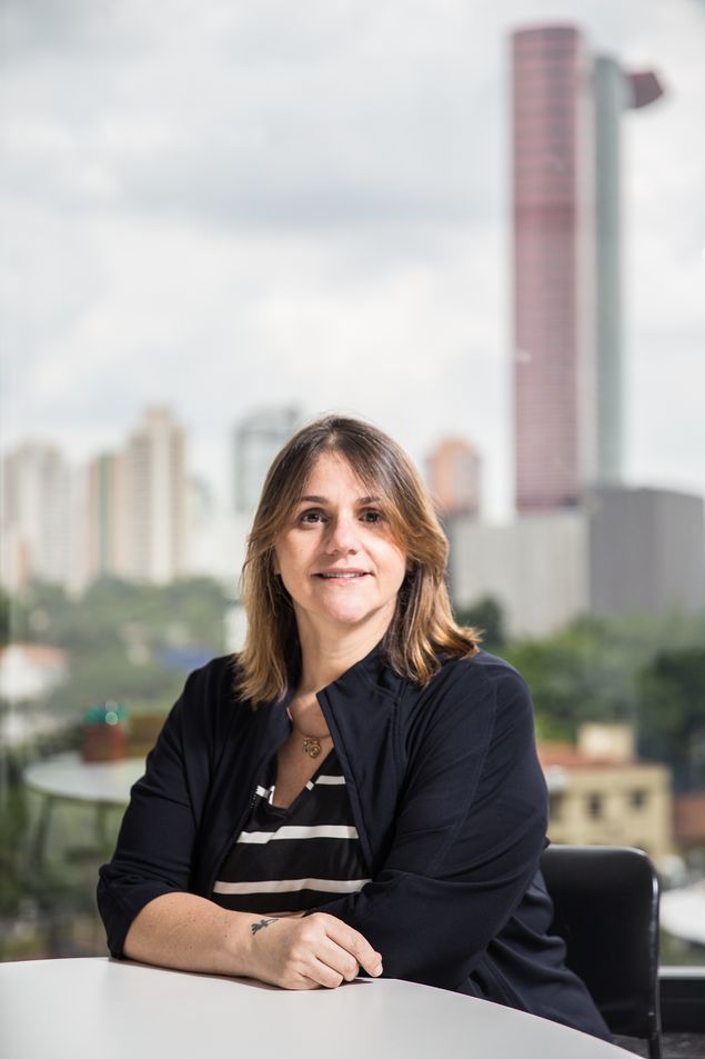 Adriana Souza, 51, sócia de agência de marketing, na sede da empresa, em São Paulo