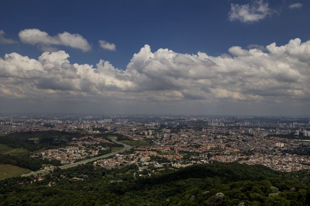 SAO PAULO - SP - BRASIL, 10-11-2016, 16h20: ESPECIAL ZONA NORTE/CENTRO. Vista da cidade de Sao Paulo a partir do Pico do Jaragua. (Foto: Adriano Vizoni/Folhapress, MORAR) ***EXCLUSIVO FSP***
