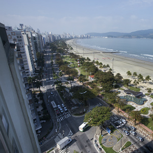 Em Santos, condomnios oferecem piscina e spa para atrair os mais velhos