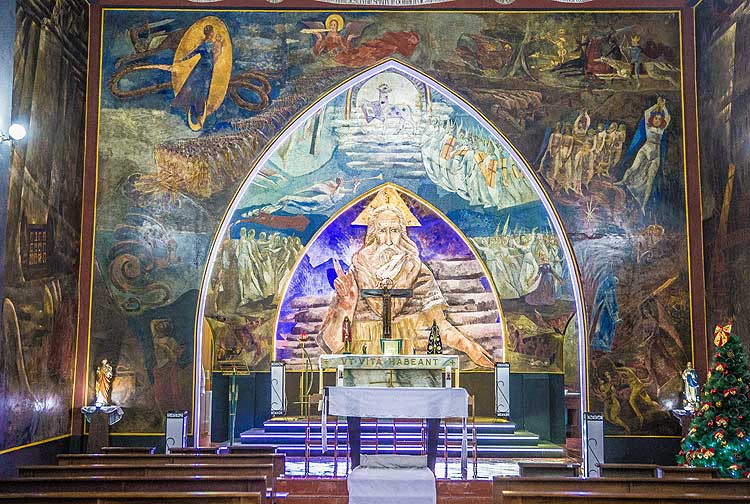 Afrescos de capela em Mau unem arte sacra e modernismo