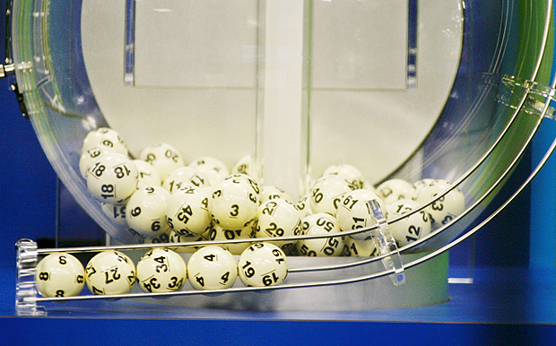 The winning Powerball numbers are shown after being drawn at the Florida Lottery studio in Tallahassee, Florida January 13, 2016. The winning numbers are 8-27-34-4-19 and the Powerball number is 10. A winning ticket for the biggest-ever $1.59 billion Powerball lottery jackpot was sold in California, state lottery officials said on Wednesday. REUTERS/Philip Sears TPX IMAGES OF THE DAY ORG XMIT: TAL207
