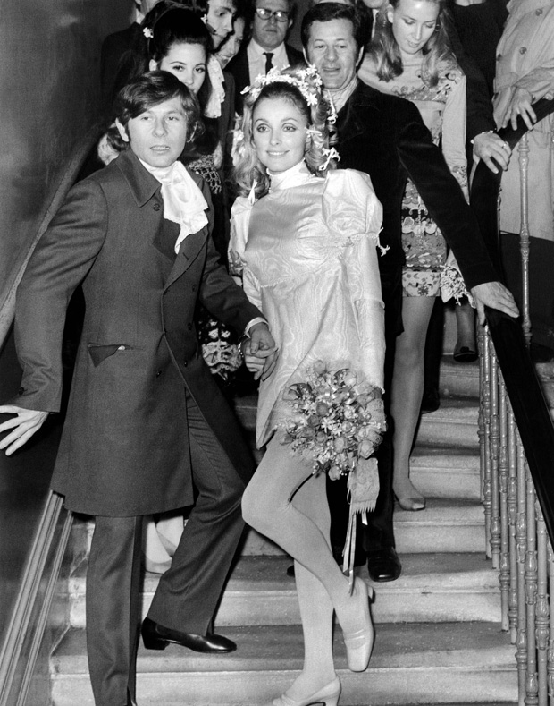 (FILES) This file photo taken on January 20, 1968 shows US Actress Sharon Tate and French Director Roman Polanski standing on the steps at the Chelsea register Office in London, after their wedding. Notorious US killer Charles Manson, who led a California cult that killed pregnant Hollywood star Sharon Tate, died on November 20, 2017 at 83. / AFP PHOTO / STR ORG XMIT: DOC01