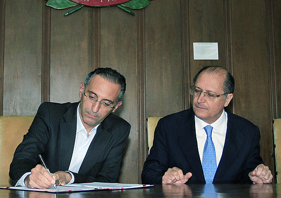 Governador Geraldo Alckmin e o prefeito de São José dos Campos, Eduardo Cury, ambos do PSDB