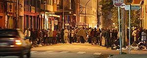 Movimento de viciados em crack na rua dos Gusmes, na regio conhecido como Cracolndia (Zanone Fraissat/Folhapress)