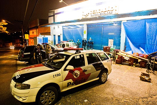 Mercado onde mais um PM foi morto na noite de quinta; quatro policiais foram mortos desde a noite de quarta-feira