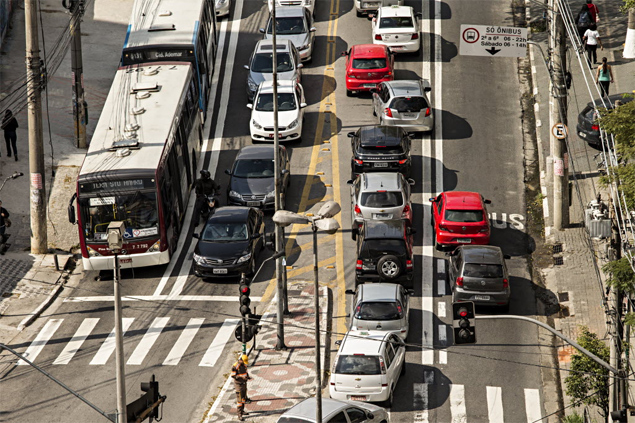 Faixas de ônibus na avenida Brigadeiro Luís Antônio, na zona oeste de São Paulo