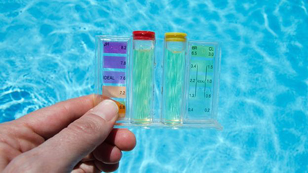 Em SP, piscinas públicas e semi-públicas são obrigadas a fazerem medições de desinfetante e de pH a cada duas horas