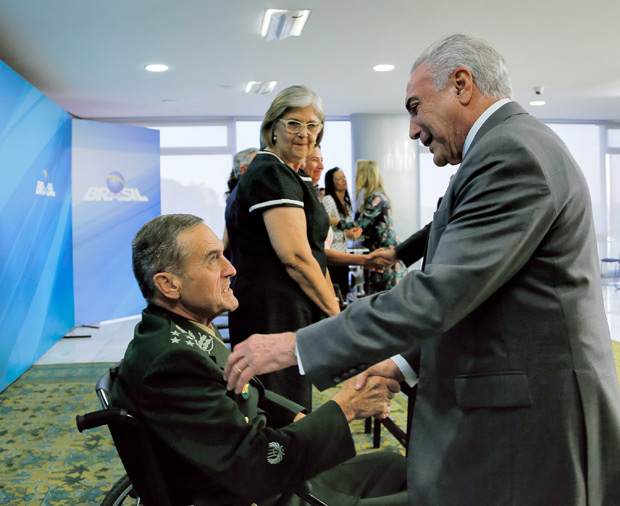 O general com Temer, durante evento em Brasília