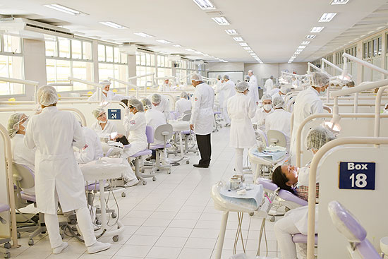 Clínica odontológica da Unip, em São Paulo, considerada pelo mercado de trabalho uma das mais eficientes