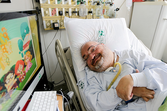 Paulo Henrique Machado, 47, em seu leito na UTI do Hospital das Clínicas