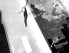 Sílvia Helena disputa prova de saltos ornamentais para os Jogos Pan-Americano de 1963, em São Paulo.