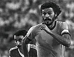 Sócrates em ação na Copa de 1982 (14.jun.1982/Efe)
