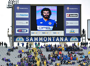Placar eletrônico do estádio de Florença (Andreas Solaro/France Presse)