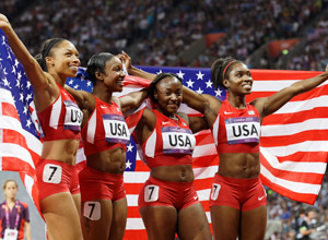 A equipe americana que conquistou o ouro no revezamento 4 x 100 m (Anja Niedringhaus - 10.ago.12/Associated Press)