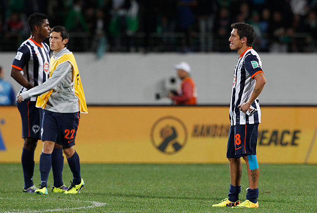 Jogadores do Monterrey lamentam derrota diante do Raja Casablanca, em Marrocos