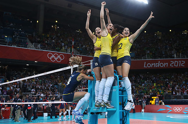 Brasileiras comemoram a conquista da medalha de ouro no vlei feminino em Londres-2012