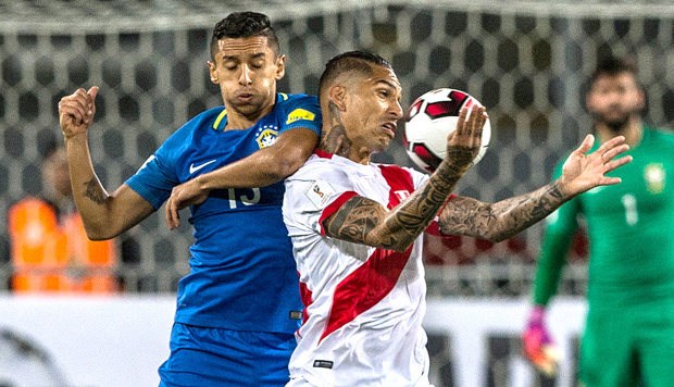 Peru's forward Paolo Guerrero (R) and Brazil's Marquinhos vie for the ball during their 2018 FIFA World Cup qualifier football match in Lima, on November 15, 2016. / AFP PHOTO / Ernesto BENAVIDES ORG XMIT: 417