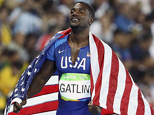 Justin Gatlin comemora medalha de prata na Rio-2016